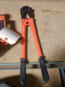 lot 65 image: Hyper Tough 18 Bolt Cutter