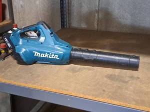 lot 70 image: Makita Cordless 36 Volt Dual Battery Blower XBU02 with (2) 18V Batteries