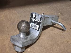 lot 78 image: Hitch Mount with 2-516 Ball