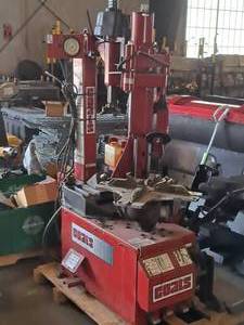 lot 7 image: Coats Tiltback Tire Changer GTS70