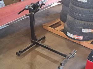lot 12 image: Engine Stand