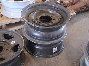 lot 18 image: Lot of (2) 8-Lug Rims