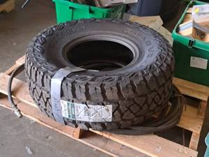 lot 25 image: Kumho Road Venture Tire MT51 (New)