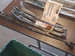 lot 114 image: Lot of (4) Windshield Wiper Blade Arms - 12 (x3) and 20 (x1)