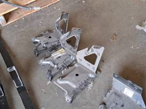 lot 139 image: Lot of (3) Tray Assembly Mounts