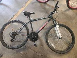 lot 325 image: Roadmaster Granite Peak 22 Mens Trail Bike 17 Grey Frame