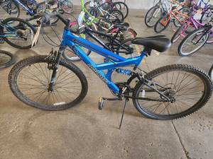 lot 328 image: Dynacraft Aftershock 22 Mens Trail Bike 18 Blue Frame