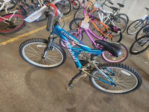 lot 333 image: Magna Excyter 22 Mens 21-speed Trail Bike 17 BlueGreen Frame