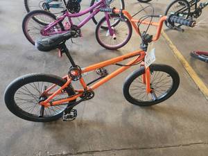 lot 335 image: Mongoose Index 2.0 16 Boys Single-speed BMX Bike 10 Orange Frame