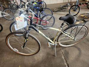 lot 343 image: Specialized Crossroads 25 Mens Street Bike 16 GreyBlack Frame