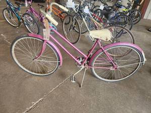 lot 344 image: Hawthorne 23 Womens Single-speed Street Bike 17 Purple Frame