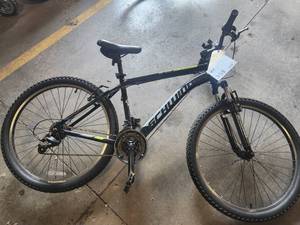 lot 354 image: Schwinn Ranger 22 Mens Trail Bike 18 Black Frame