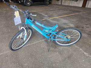 lot 355 image: Trail Runner 20 Mens Trail Bike 15 Light Blue Frame