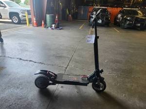 lot 357 image: Jue Shuai 48V 20Ah (960Wh) Lithium Battery-Powered Scooter (Black)