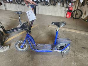 lot 358 image: Schwinn Electric Scooter S350 (Blue)