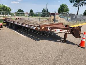 lot 1 image: 1980 Miller RC350 23 Dual Axle Flatbed Trailer