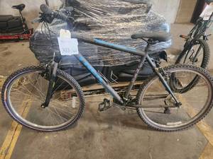 lot 303 image: Trek 22 Mens Trail Bike 21 BlackBlue Frame