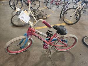 lot 307 image: Huffy Sea Star 16 Girls Single-speed BMX Bike 11 PinkBlue Frame