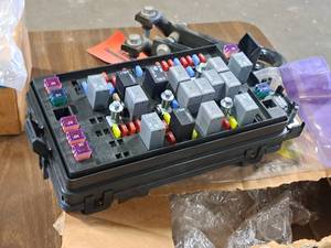 lot 152 image: Automotive Fuse Box