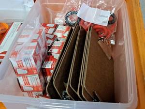 lot 282 image: Lot of (1 Bin) Swingline Rubber Finger Tips, Mini Clipboards, Key Chains