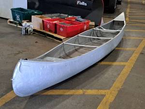 lot 30 image: Grumman Boats Model G-17 17 Canoe  5 Person  5hp