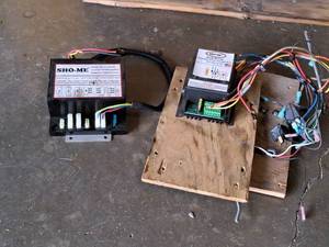 lot 175 image: Sho-Me Model 30.2109 Generation II Four Function Siren and Model No 21.7460.PE 4-Outlet Power Supply