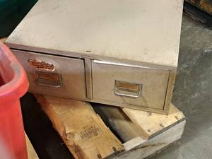 lot 298 image: Metal File Cabinet 2-drawer