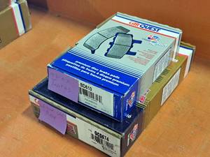 lot 194 image: Lot of (2 Boxes) Car Quest Disc Brake Pads - 1993-2007 Ford Taurus BD610, Crown Vic Rear GCD674