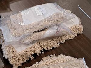 lot 920 image: Lot of (4) Zep 18 Dust Mop Head Refills
