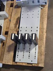 lot 32D image: Esmet Inc Tufloc Locking Gun Rack with Key
