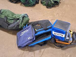 lot 927 image: Lot of (5) Assorted Carry Bags  Packs