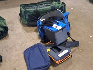 lot 929 image: Lot of (5) Assorted Carry Bags  Packs