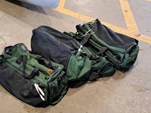 lot 930 image: Lot of (4) Dufflebags 24x12x12 (Green)