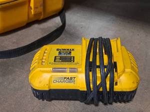 lot 39 image: DeWalt 20V Max Lithium Ion Battery Charger DCB118