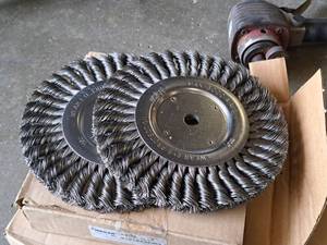 lot 90 image: Lot of (1 Box) Weiler Qualife 8 Wire Wheels 2-count ( 2 total items )