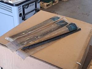 lot 118 image: Lot of (6) 18 Windshield Wiper Blade Refills