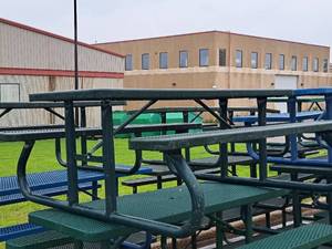 lot 942 image: Picnic Table 70x62x29 (Green)