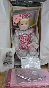 lot 6 image: New Beth Porcelain Doll Designers Guild Collection by Lynn Randolph 1102000 with Certificate of Authentication