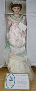 lot 20 image: New Elizabeth and Betsy Court of Dolls 9535000 with Certificate of Authentication