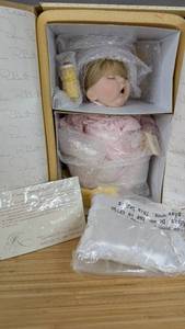 lot 39 image: New Darling Mindy Porcelain Doll Designers Guild Collection by Donna RuBert 6122000 with Certificate of Authentication