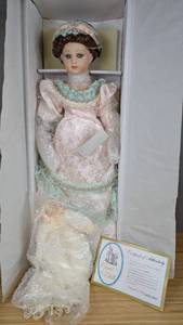 lot 24 image: New Elizabeth and Betsy Court of Dolls