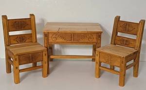 lot 7 image: American Girl Josefina Mexican Table and Chairs Set