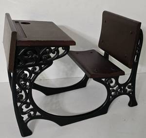 lot 14 image: American Girl Doll Samanthas School Desk