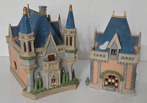 lot 47 image: Dept. 56 Mickeys Christmas Carol Fantasyland Castle & Dept 56 1994 Disney Castle