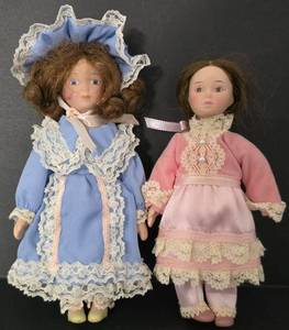 lot 145 image: American Girl Doll Samantha & Nellie Holiday Collection, including Lydia & Clara Dolls