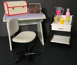 lot 146 image: Pleasant Company (American Girl) Plastic Office Furniture & More