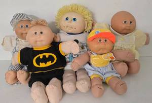lot 189 image: Selection of 5 Cabbage Patch Dolls
