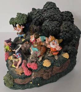 lot 215 image: Rare Snow White & The Seven Dwarfs Water Fountain