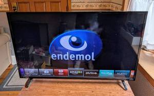 lot 102 image: Vizio 43 Smart TV