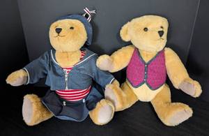 lot 124 image: Pair of American Girl Bears including Vtg 1994 Retired Pleasant Company American Girl Teddy Bear Fully Jointed